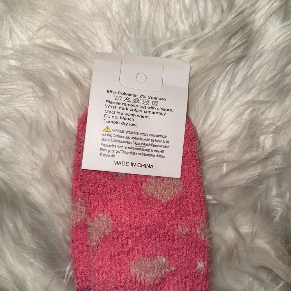 ✨✨5/$10✨✨ Pink Cozy Socks with Heart and Llama Design